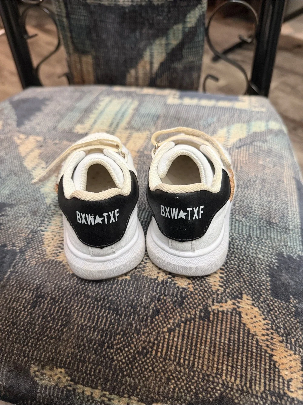 Fashion Kids White Sneakers with Gold Glitter Accent